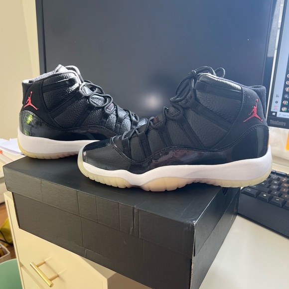 Jordon 11's 72-10 - Picture 5 of 6